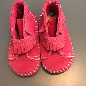Minnetonka Moccasins Pink Size 3 NWOB